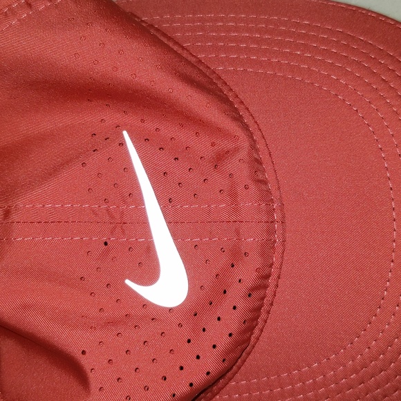 Nike Featherlight Dri Fit Reflective Swoosh Adjustable Strap Hat 195242069202 - Picture 2 of 9